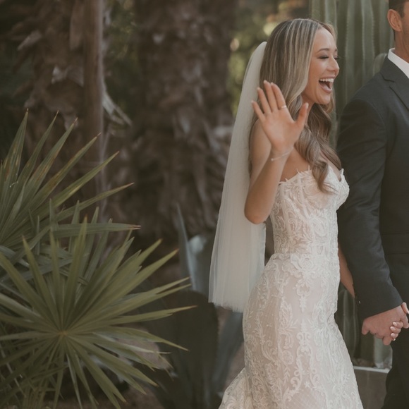 Wedding veil: Soft Wedding Veil
• Length: Waist 30&quot;
• Color: Light Ivory - Picture 5 of 7